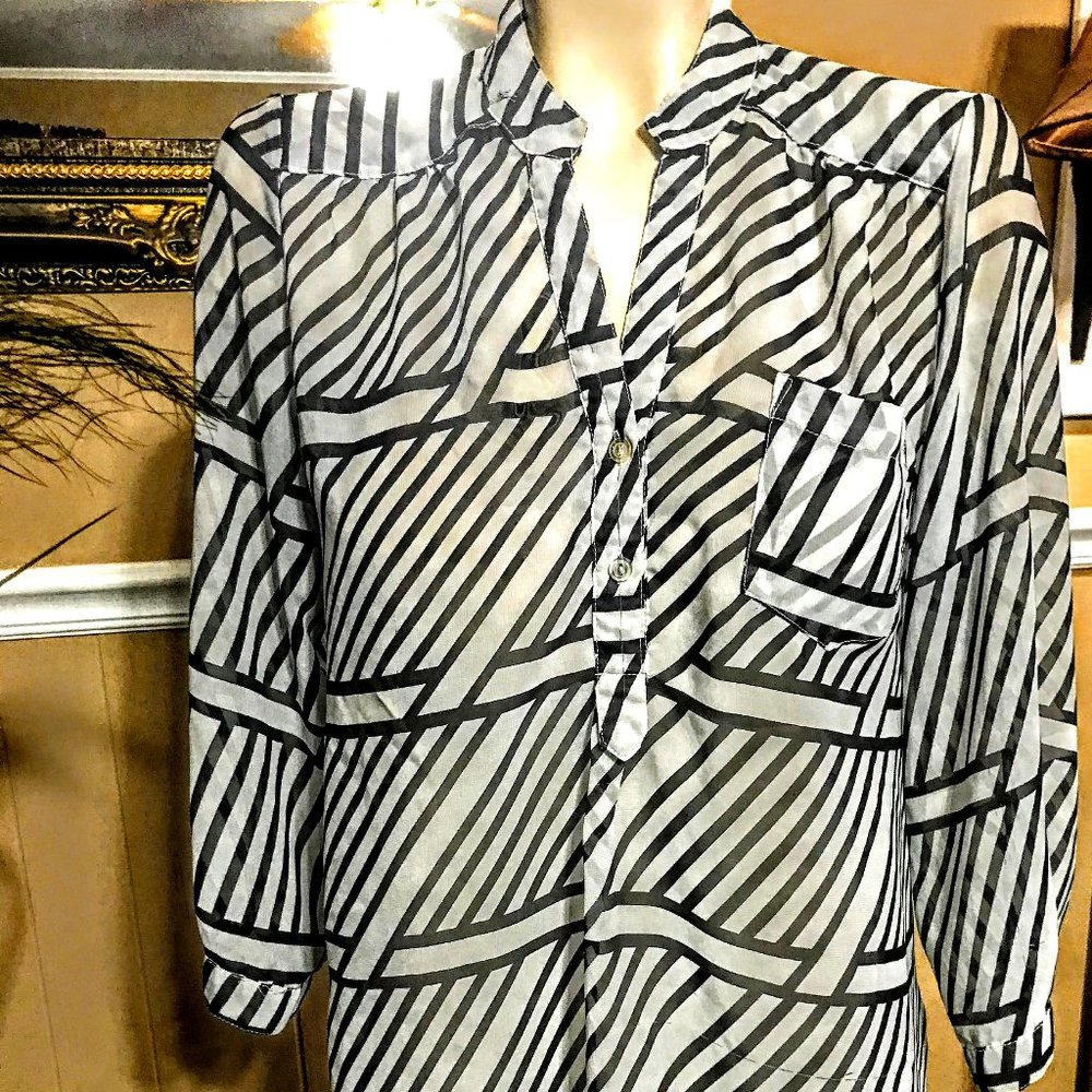 $5 SALE……Blk and White Top